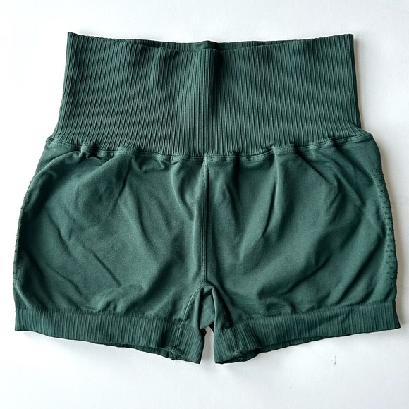 🌸NWOT Free People Movement Good Karma Dark Green Running Shorts. Size: M/L - Picture 3 of 8